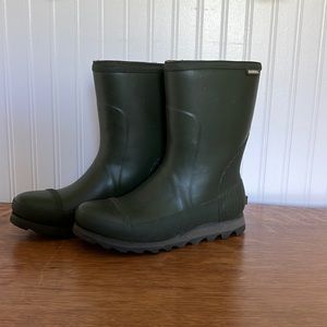 Womens Sorel rain boots - Size 9